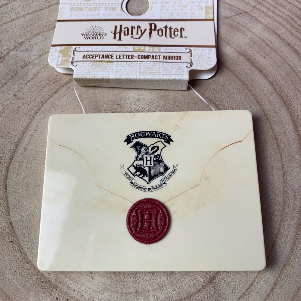 Warner Bros. Harry Potter Acceptance Letter Compact Mirror - Cream and Red